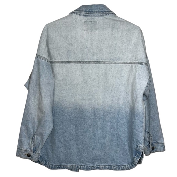 Celebrity Pink Shacket Light Wash Denim Button Front Size Medium - Picture 3 of 13